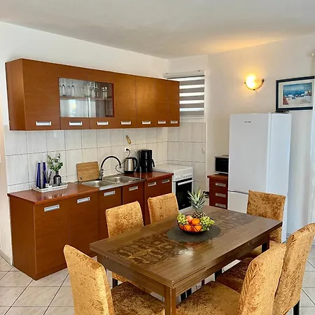 Bronislovas 1 Апартаменты Рогозница