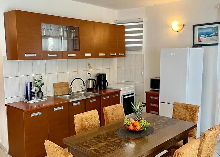 Bronislovas 1 Апартаменты Рогозница